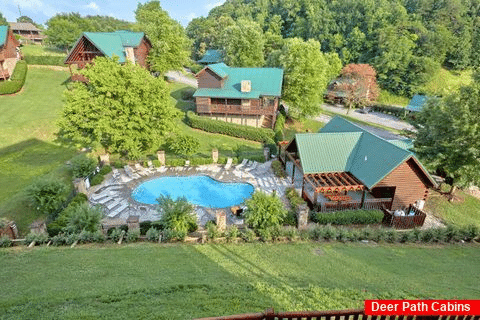 7 Bedroom cabin with Resort Pool and Playground - Poolside Lodge