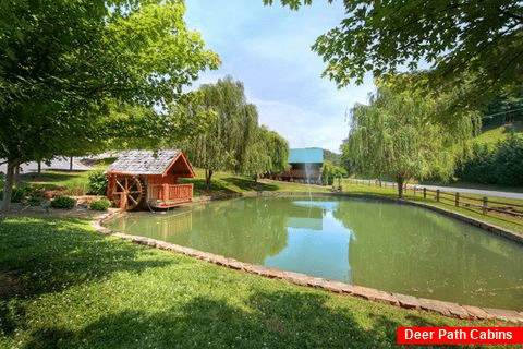7 Bedroom cabin with Pool, Playground and Pond - Poolside Lodge