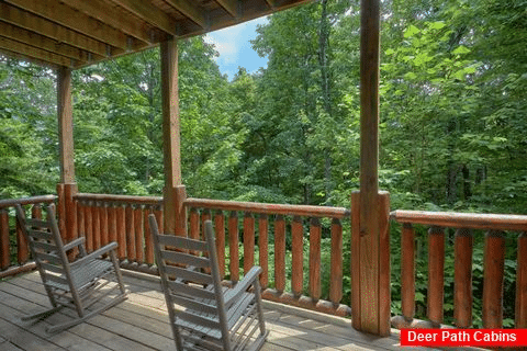 3 Bedroom Cabin with Rocking Chairs on the Deck - Bear Pause Cabin