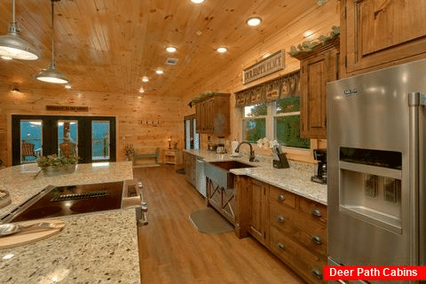 8 Bedroom Pool Cabin with a Large Kitchen - Mountain View Pool Lodge