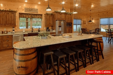 8 Bedroom Cabin with a Fully-Stocked Kitchen - Mountain View Pool Lodge