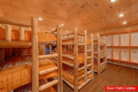 8 Bedroom Cabin with a Bunk Bed Locker Room - Mountain View Pool Lodge