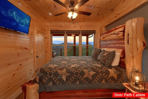 8 Bedroom Pool Cabin with a King Bed - Mountain View Pool Lodge