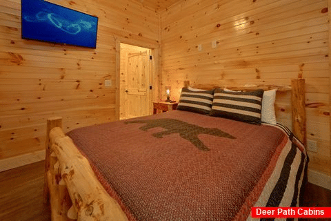 8 Bedroom Pool Cabin with 8 Private Bathrooms - Mountain View Pool Lodge