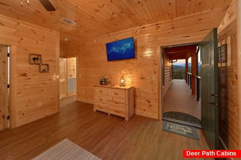 8 Bedroom Pool Cabin with Private Deck Access - Mountain View Pool Lodge