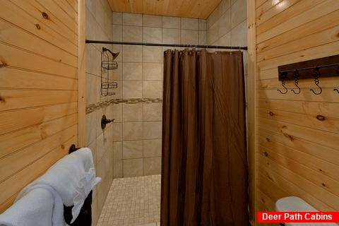 8 Bedroom Pool Cabin with Tiled-In Showers - Mountain View Pool Lodge