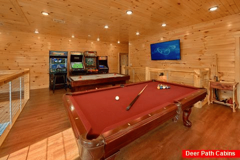 8 Bedroom Pool Cabin with a Loft Game Room - Mountain View Pool Lodge