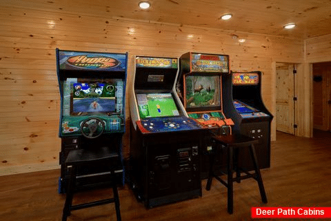8 Bedroom Pool Cabin with 4 Arcade Games - Mountain View Pool Lodge