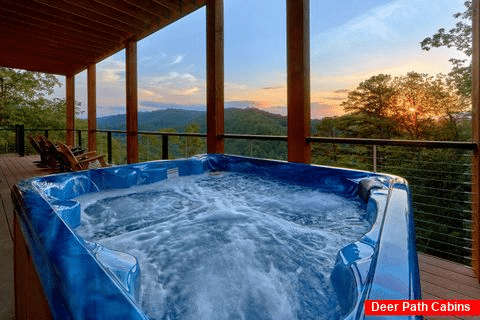 8 Bedroom Pool Cabin with a Hot Tub - Mountain View Pool Lodge