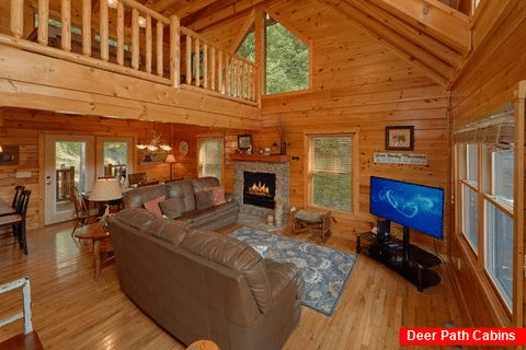 3 bedroom cabin with Fireplace in living room - Bear Mountain Lodge