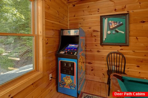 3 Bedroom cabin with Pool Table and Arcade Game - Bear Mountain Lodge