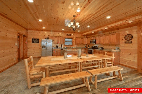 Luxurious 6 Bedroom Cabin with Dining for 17 - Majestic Splash