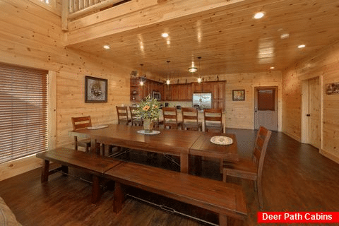 Spacious Luxury Cabin with Dining room for 18 - Endless Sunsets