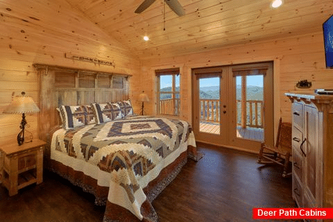 Spacious King Bedroom with Mountain Views - Endless Sunsets