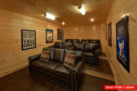 Theater room in Family Size 5 bedroom cabin - Endless Sunsets