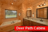 Luxurious 3 bedroom cabin with 3 Jacuzzi Tubs