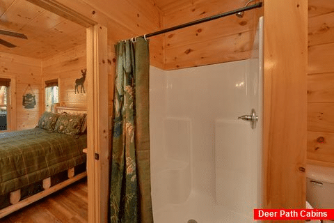 Bedroom with private bath, Shower and Jacuzzi - A River Retreat
