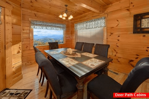 Spacious 4 Bedroom Cabin with Large Dining Area - Majestic View
