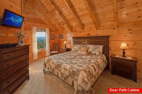 Master Bedroom with King Bed and Jacuzzi - Majestic View