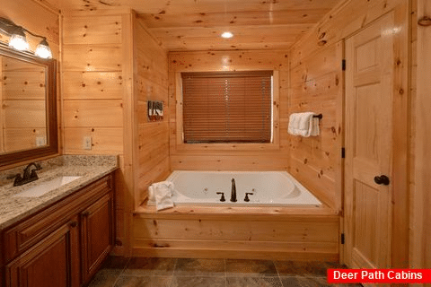 Luxury Cabin on the River with 2 Jacuzzi Tubs - Rushing Waters
