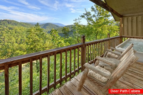 1 Bedroom With Rocking Chairs and Views - Bear Hugs