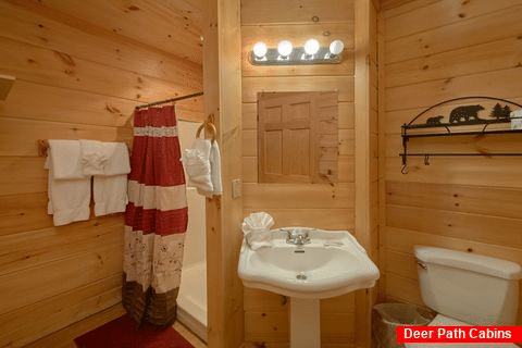 2 Bedroom 2 1/2 Bath Cabin Sleeps 6 - Tip Top