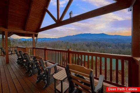 Premium 5 Bedroom Cabin with Mountain Views - Majestic Point Lodge