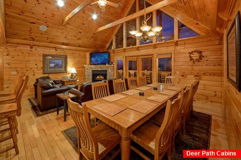 5 Bedroom cabin with Spacious Dining Room - Majestic Point Lodge