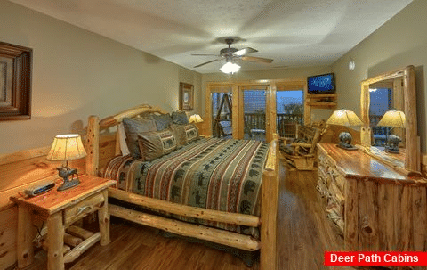 Spacious King Suite with View in 5 bedroom cabin - Majestic Point Lodge
