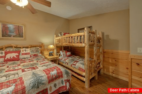 5 bedroom cabin with Bunk Beds and King Bedroom - Majestic Point Lodge