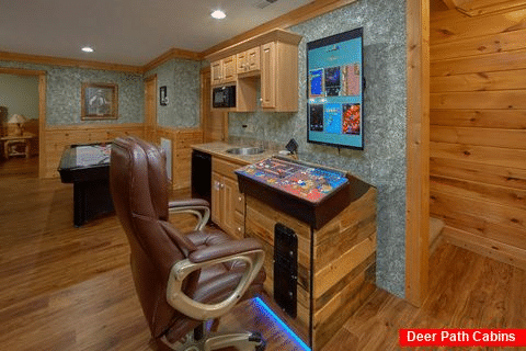 Luxurious 5 bedroom cabin with Game Room - Majestic Point Lodge