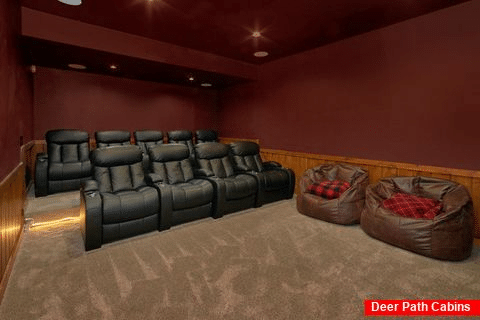 4 Bedroom Cabin with Theater Room - Hideaway Dreams