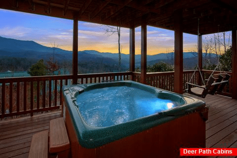 Premium Cabin with Hot Tub and Mountain Views - Majestic Point Lodge