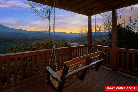 Cabin overlooking Gatlinburg with Porch swing - Majestic Point Lodge