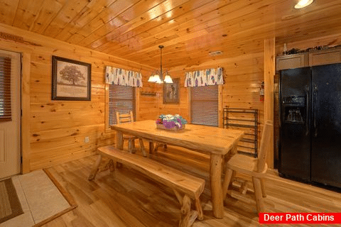 Spacious Cabin with Dining Area - Crosswinds