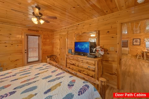 King Bedroom with Flatscreen TV - Crosswinds