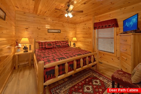 Spacious Cabin in Pigeon Forge with King Bed - Crosswinds