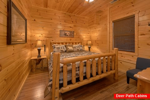 5 King bedrooms in spacious family size cabin - Bear Cove Lodge