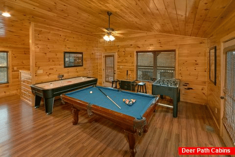 Cabin with pool table, air hockey and Foosball - Bear Cove Lodge