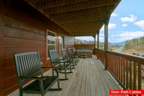 Premium 6 bedroom cabin rental in Pigeon Forge - Bear Cove Lodge