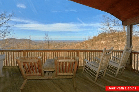 1 Bedroom Cabin with Rocking Chairs and Views - Angels Attic