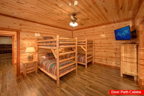 6 Bedroom Cabin Sleeps 17 with Twin Bunkbeds - Majestic Mountain Splash