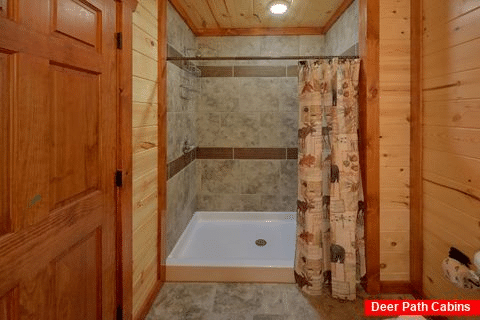 Twin Bunkbeds with Connecting Full Bathroom - Majestic Mountain Splash