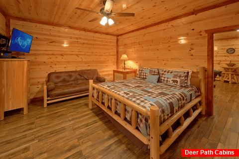 King Bedroom with Futon and TV - Majestic Mountain Splash