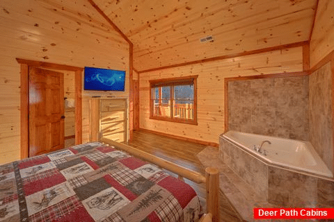 King Bedroom with Jacuzzi and Flatscreen TV - Majestic Mountain Splash