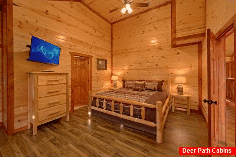 King Bedroom with Connecting Full Bathroom - Majestic Mountain Splash