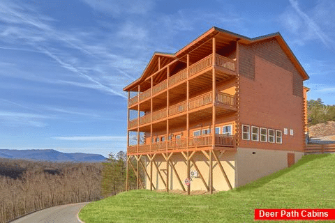 New 6 Bedroom Cabin with Great Mountain Views - Majestic Mountain Splash