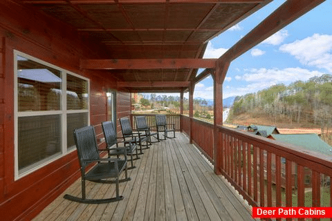 6 Bedroom Cabin in Pigeon Forge with resort pool - Bear Cove Lodge