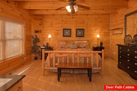 Luxurious Main Floor Bedroom 4 Bedroom Cabin - A Rocky Top Ridge