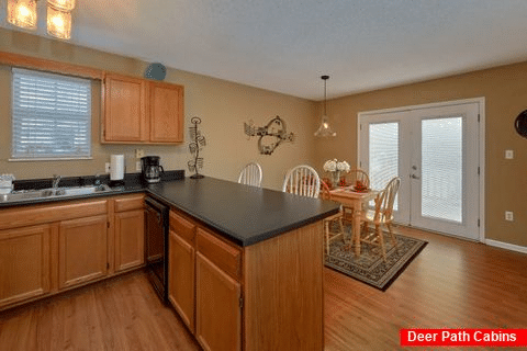 Cottage in Pigeon Forge with Full Kitchen - Mountain Music